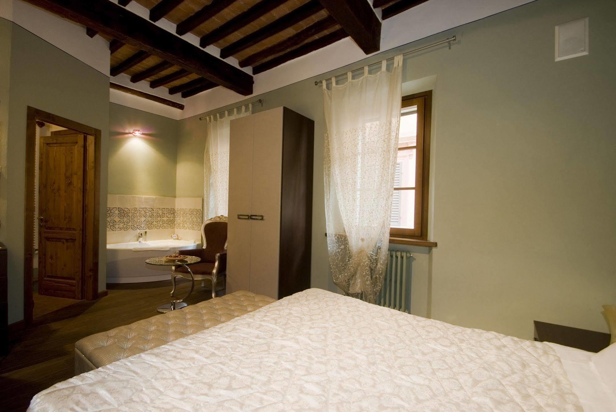 Hotel Vicolo Dell'Oste Montepulciano Stazione Exterior foto